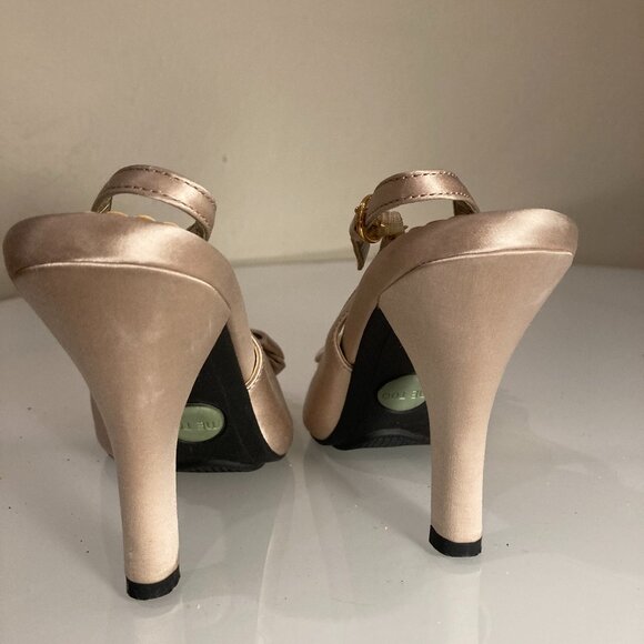Me Too Champagne Satin Bow Heels Peep Toe Slingback Dress Shose. Size: 5.5 - Picture 7 of 8